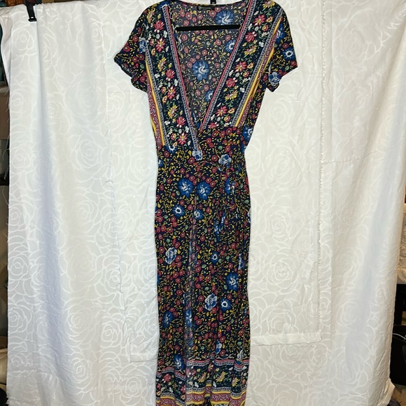 PRETTY GARDEN multi color boho floral print maxi wrap dress. Side slit. Size L - Picture 1 of 10